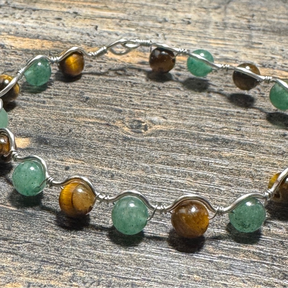 Elegant Tiger’s Eye and Aventurine Beaded Wave Bracelet
